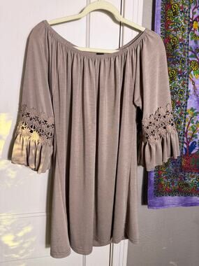 Win Win Taupe Off Shoulder Lace Sleeve Boho Tunic - L/XL